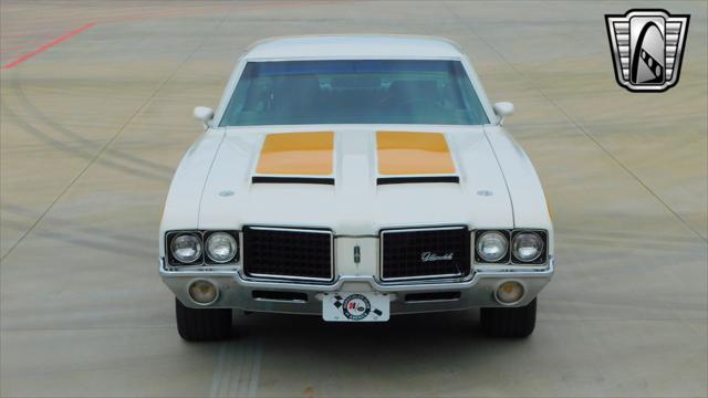 Photo of 1972 White Oldsmobile Cutlass