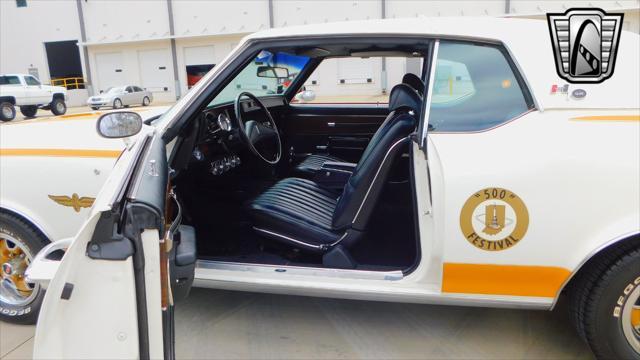 Photo of 1972 White Oldsmobile Cutlass