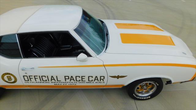 Photo of 1972 White Oldsmobile Cutlass