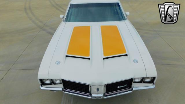 Photo of 1972 White Oldsmobile Cutlass