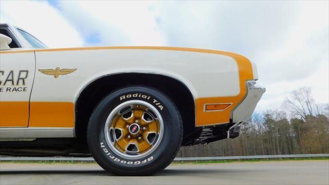 Photo of 1972 White Oldsmobile Cutlass