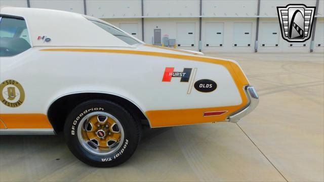 Photo of 1972 White Oldsmobile Cutlass