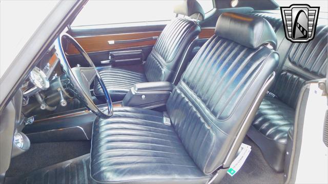Photo of 1972 White Oldsmobile Cutlass