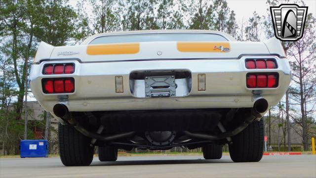 Photo of 1972 White Oldsmobile Cutlass