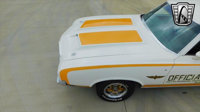Photo of 1972 White Oldsmobile Cutlass
