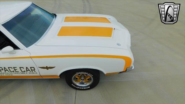 Photo of 1972 White Oldsmobile Cutlass