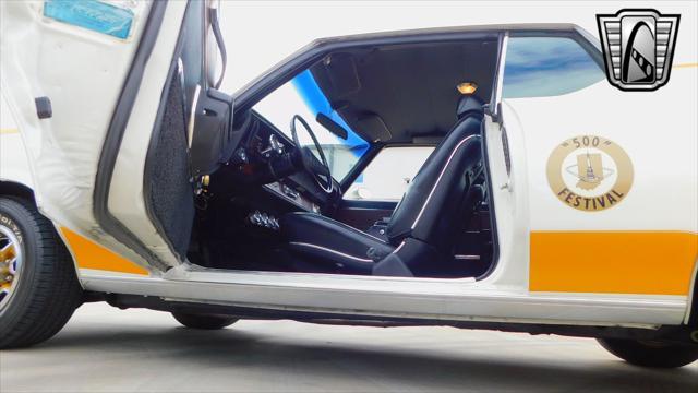 Photo of 1972 White Oldsmobile Cutlass