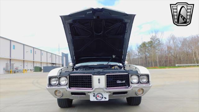 Photo of 1972 White Oldsmobile Cutlass