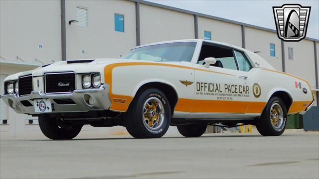 Photo of 1972 White Oldsmobile Cutlass