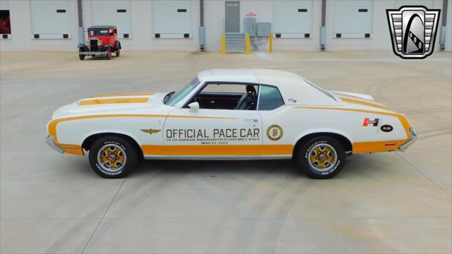 Photo of 1972 White Oldsmobile Cutlass