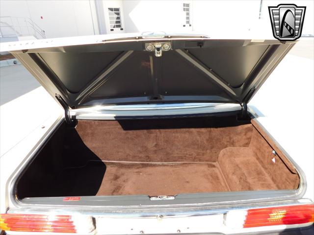 Photo of 1987 Tan Mercedes-Benz 560SL