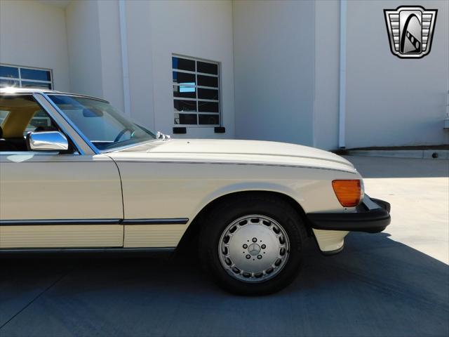 Photo of 1987 Tan Mercedes-Benz 560SL