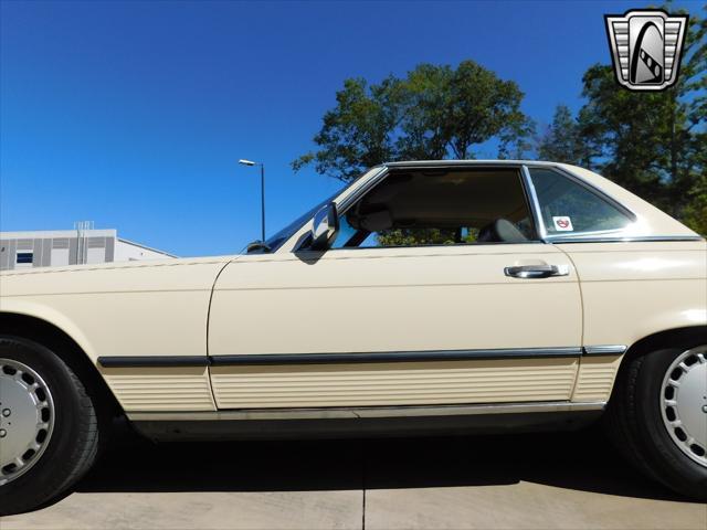 Photo of 1987 Tan Mercedes-Benz 560SL