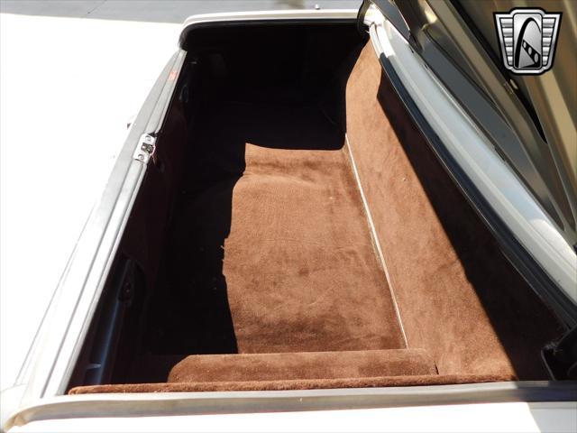 Photo of 1987 Tan Mercedes-Benz 560SL