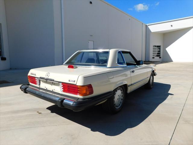 Photo of 1987 Tan Mercedes-Benz 560SL