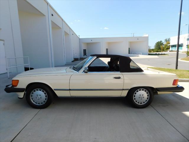 Photo of 1987 Tan Mercedes-Benz 560SL