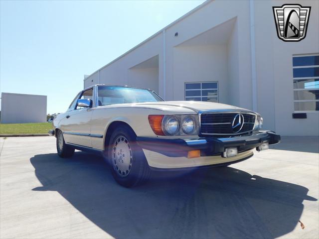 Photo of 1987 Tan Mercedes-Benz 560SL