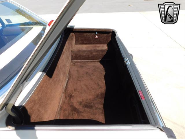 Photo of 1987 Tan Mercedes-Benz 560SL
