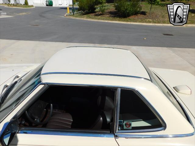 Photo of 1987 Tan Mercedes-Benz 560SL
