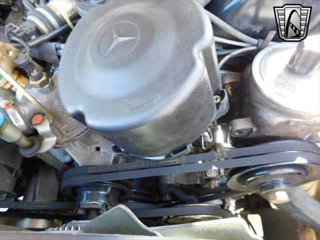Photo of 1987 Tan Mercedes-Benz 560SL
