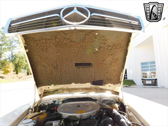 Photo of 1987 Tan Mercedes-Benz 560SL