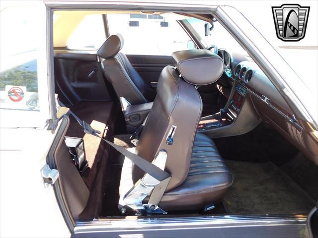 Photo of 1987 Tan Mercedes-Benz 560SL