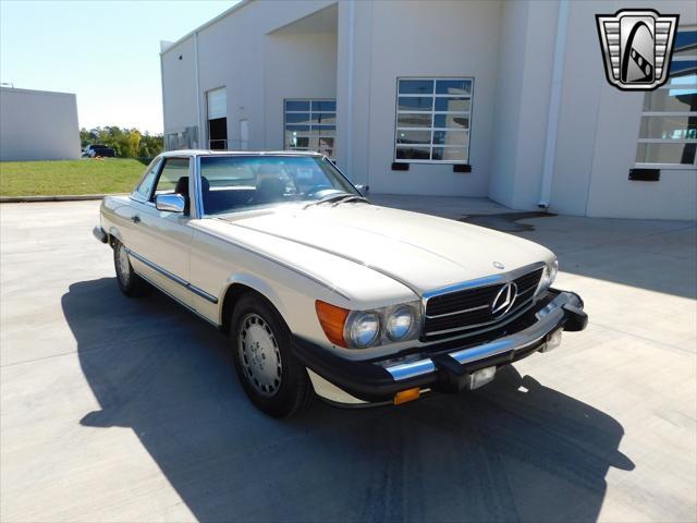 Photo of 1987 Tan Mercedes-Benz 560SL