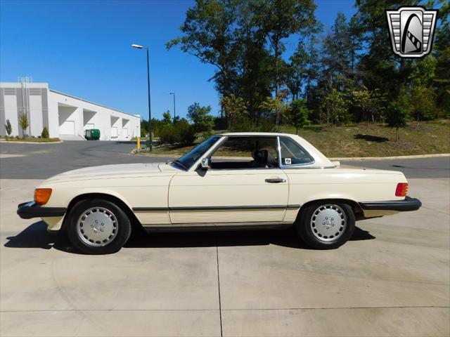 Photo of 1987 Tan Mercedes-Benz 560SL