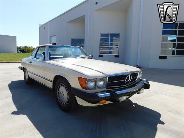 Photo of 1987 Tan Mercedes-Benz 560SL