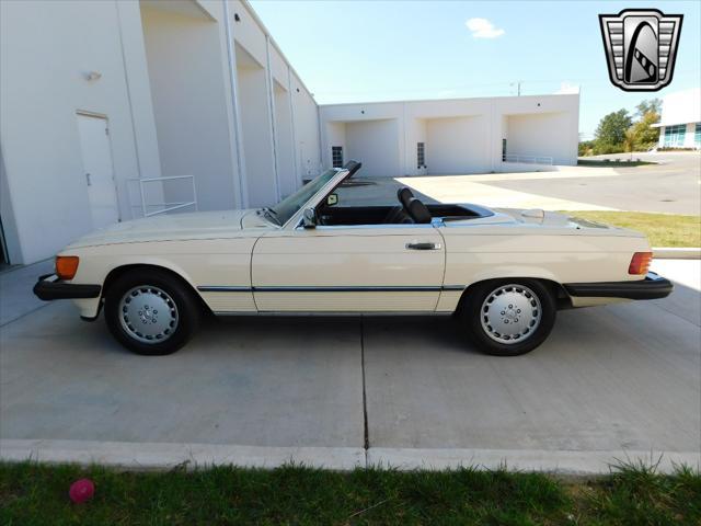 Photo of 1987 Tan Mercedes-Benz 560SL