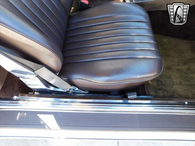 Photo of 1987 Tan Mercedes-Benz 560SL