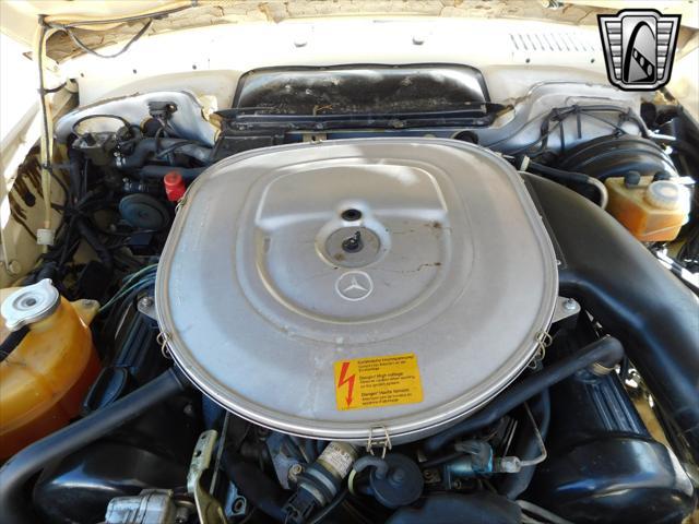 Photo of 1987 Tan Mercedes-Benz 560SL