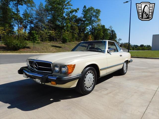 Photo of 1987 Tan Mercedes-Benz 560SL