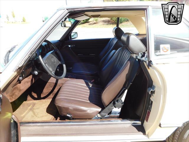 Photo of 1987 Tan Mercedes-Benz 560SL