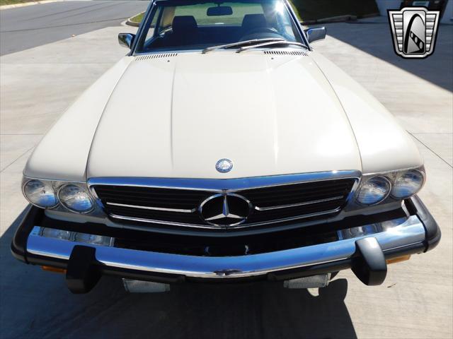 Photo of 1987 Tan Mercedes-Benz 560SL
