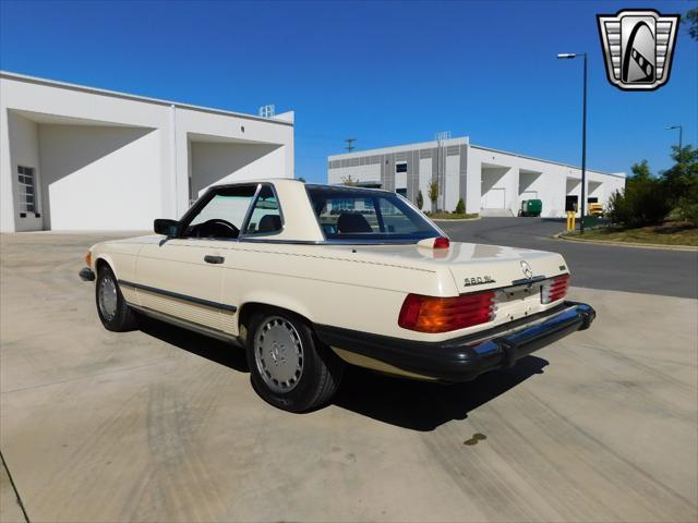 Photo of 1987 Tan Mercedes-Benz 560SL