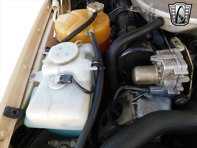 Photo of 1987 Tan Mercedes-Benz 560SL