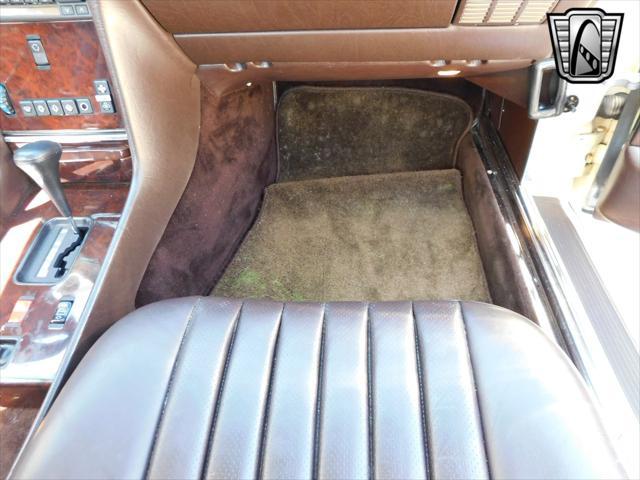 Photo of 1987 Tan Mercedes-Benz 560SL