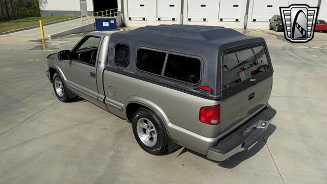 Photo of 2002 Gray Chevrolet S-10