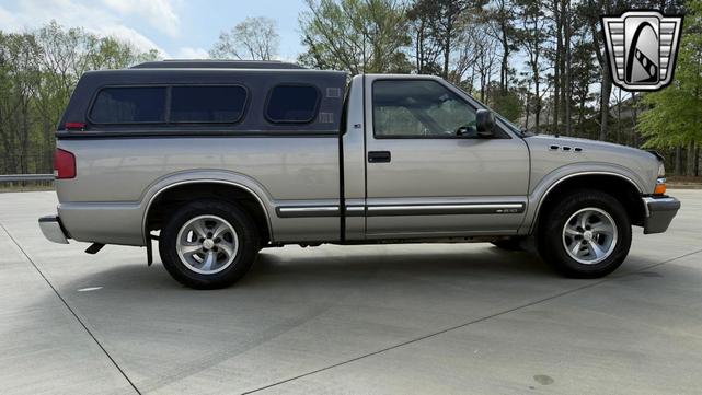 Photo of 2002 Gray Chevrolet S-10