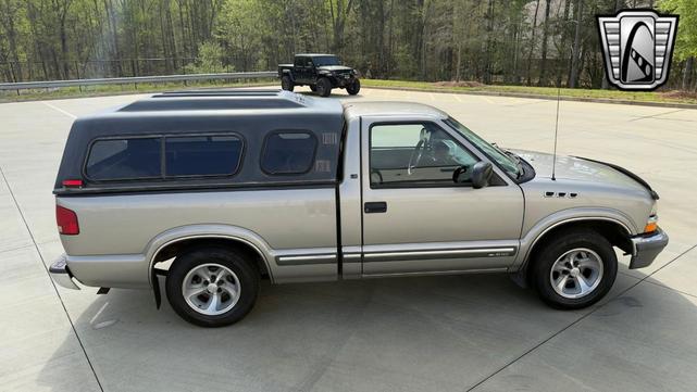 Photo of 2002 Gray Chevrolet S-10