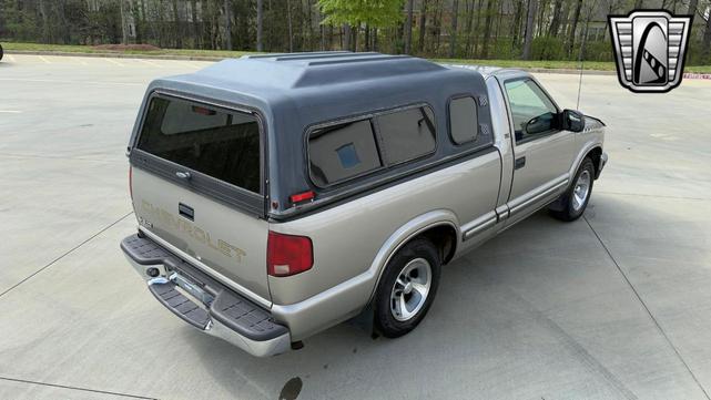 Photo of 2002 Gray Chevrolet S-10
