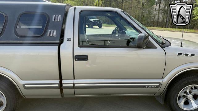 Photo of 2002 Gray Chevrolet S-10