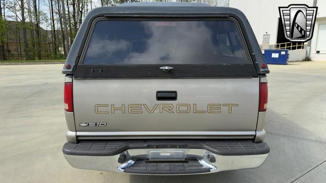 Photo of 2002 Gray Chevrolet S-10