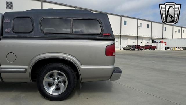 Photo of 2002 Gray Chevrolet S-10