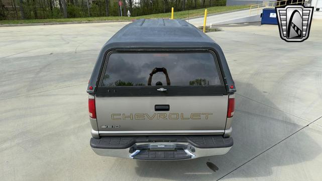 Photo of 2002 Gray Chevrolet S-10