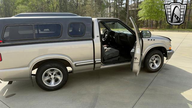 Photo of 2002 Gray Chevrolet S-10