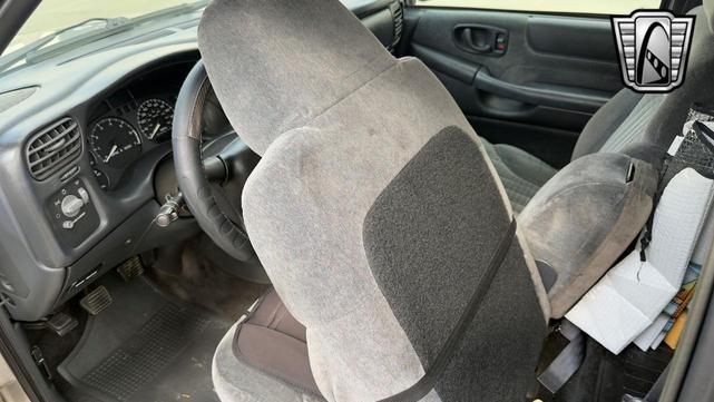 Photo of 2002 Gray Chevrolet S-10