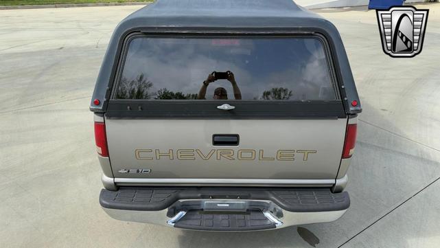 Photo of 2002 Gray Chevrolet S-10