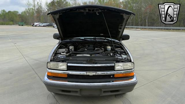 Photo of 2002 Gray Chevrolet S-10